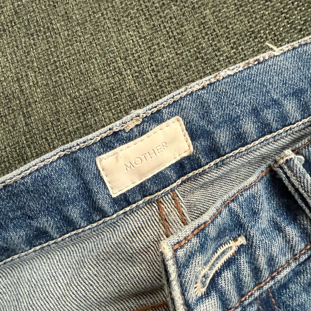 Distressed Women’s Mother Jeans faded, size 30 - Picture 3 of 4